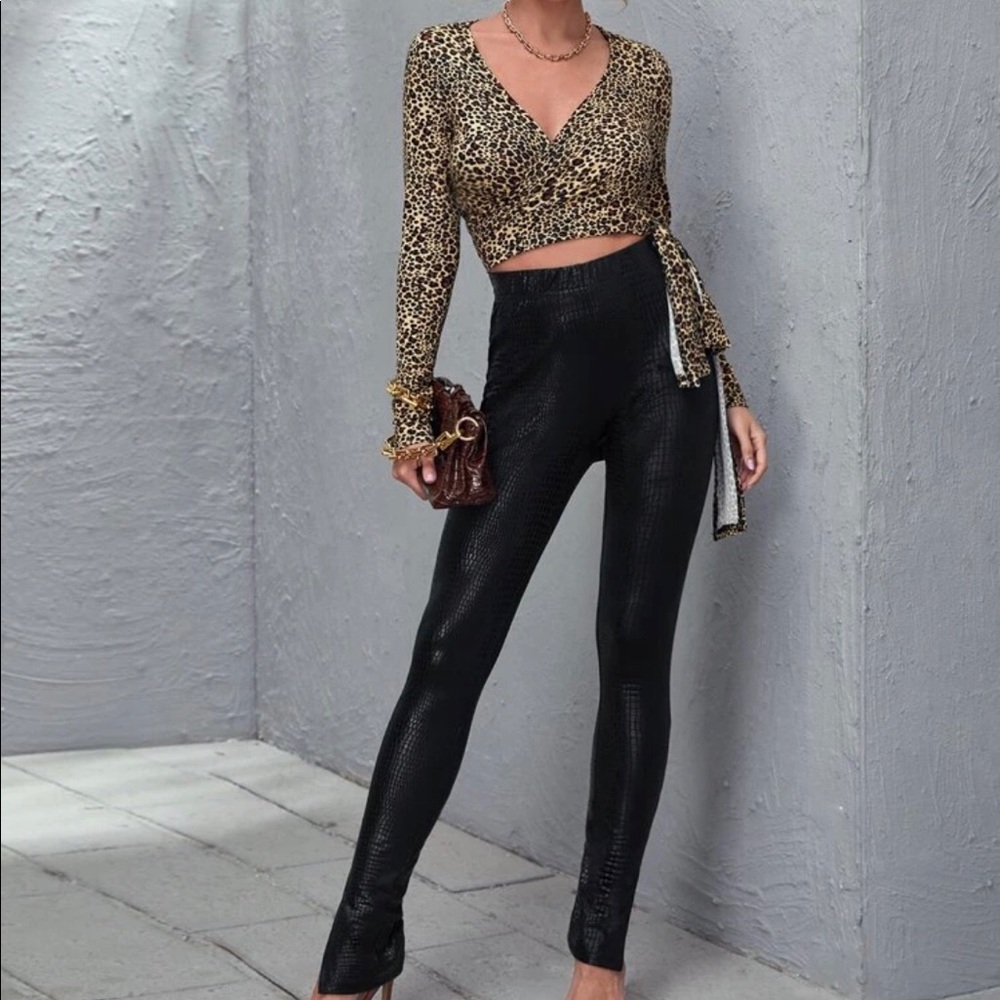 Hem split crocodile design fitted jeans